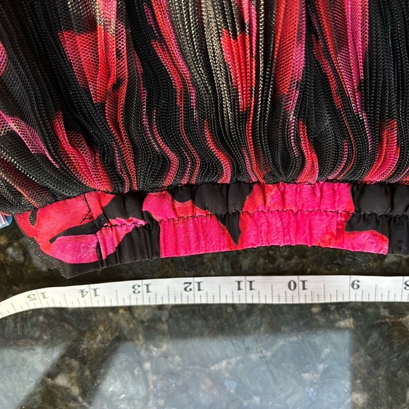 Hutch by Anthropologie tiered mini skirt. Layers of tulle. Elastic waist. Large - Picture 12 of 14